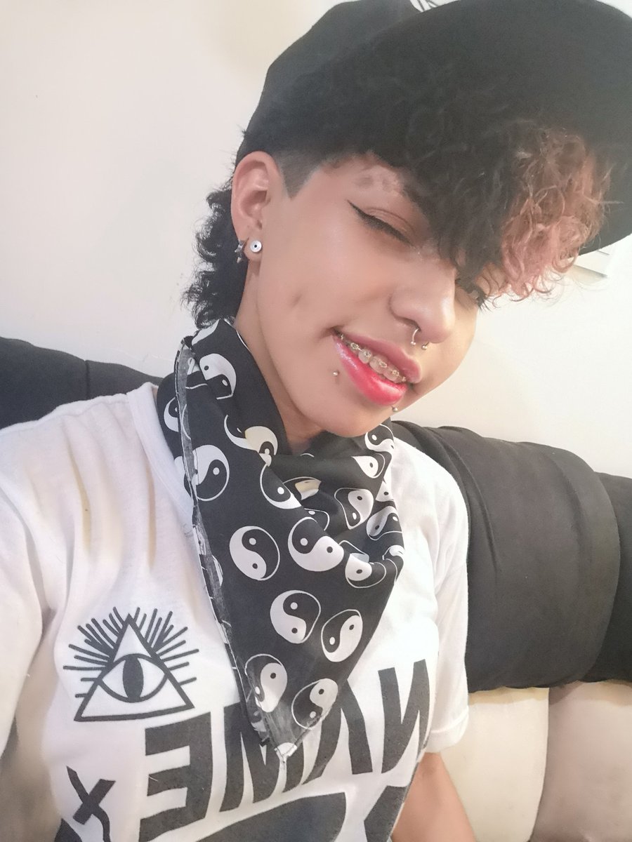 ____hoony's tweet photo. NamJoon biased hasta los huesos.💜
No me hice el permanente para desaprovechar el día, aparte la vida es un riesgo que estoy dispuesto a tomar.😎
#ARMY_OF_THE_DAY #AOTD #ArmySelcaDay #ARSD #ARMY #NamJoonBiased #RMBiased #NamJoonPreDebut @BTS_twt https://t.co/1pQa5cPu2I