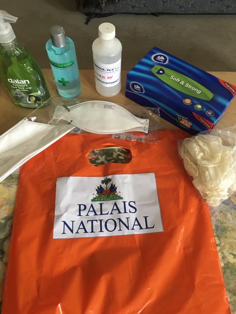 mbduvalier's tweet photo. Haïti 🇭🇹 chérie ❤️ Depuis des années  notre pays est en mode « kit » 🤣Kit alimentaire/Kit scolaire/Kit caravane/Kit agricole/Kit Boquittes 🗑et maintenant Kit #CoronaVirus 🦠Le tout distribué par des Gvts en kit! 🤦🏻‍♀️ Amweyyy 🙆‍♀️ #AyitiPeupla 💙 https://t.co/sd5IjVygXO