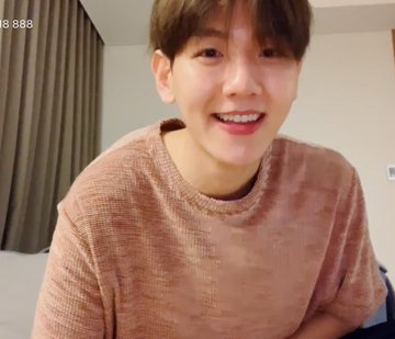 byunificial's tweet photo. [TRANS] 200505 #BAEKHYUN VLIVE

BH: You guys were all waiting for Kyoong Party right? However, since we sadly can't meet this time, I wanted to do a Kyoong Party with you today, and asked you to give me Q&amp;A questions. I screenshotted them, it took a long time to choose them. https://t.co/p5x8kg9hnn