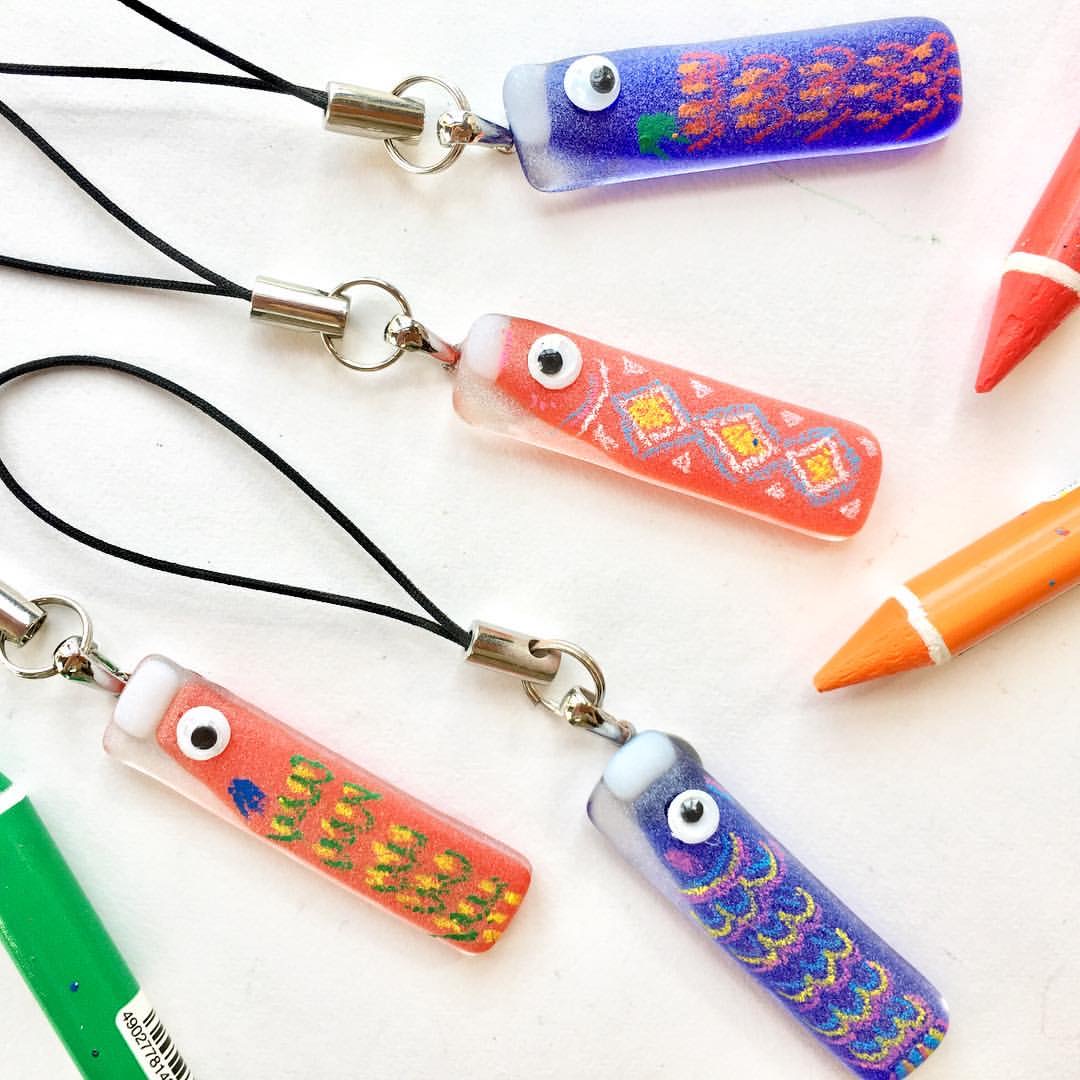 藤野芸術の家公式アカウント 本日はこどもの日 ということで 陶器とガラスで作ったこいのぼり 生憎の休館中ではございますが 季節感だけでも感じたい 藤野芸術の家 体験工房 アート体験 こいのぼり こどもの日 季節感 陶芸 陶器