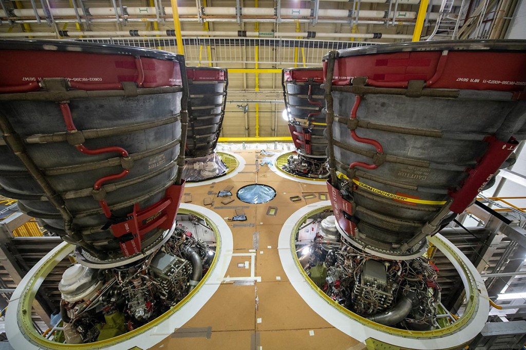 Clarksville_TN's tweet photo. NASA orders more SLS Rocket Engines for Artemis Missions to the Moon #clarksville #clarksvilletn #montgomerycounty #nasa #space #science #artemis #moon #spacelaunchsystem #rs25engine #cmcss #news https://t.co/ARaHg5q4FD https://t.co/nOLYvtORZG