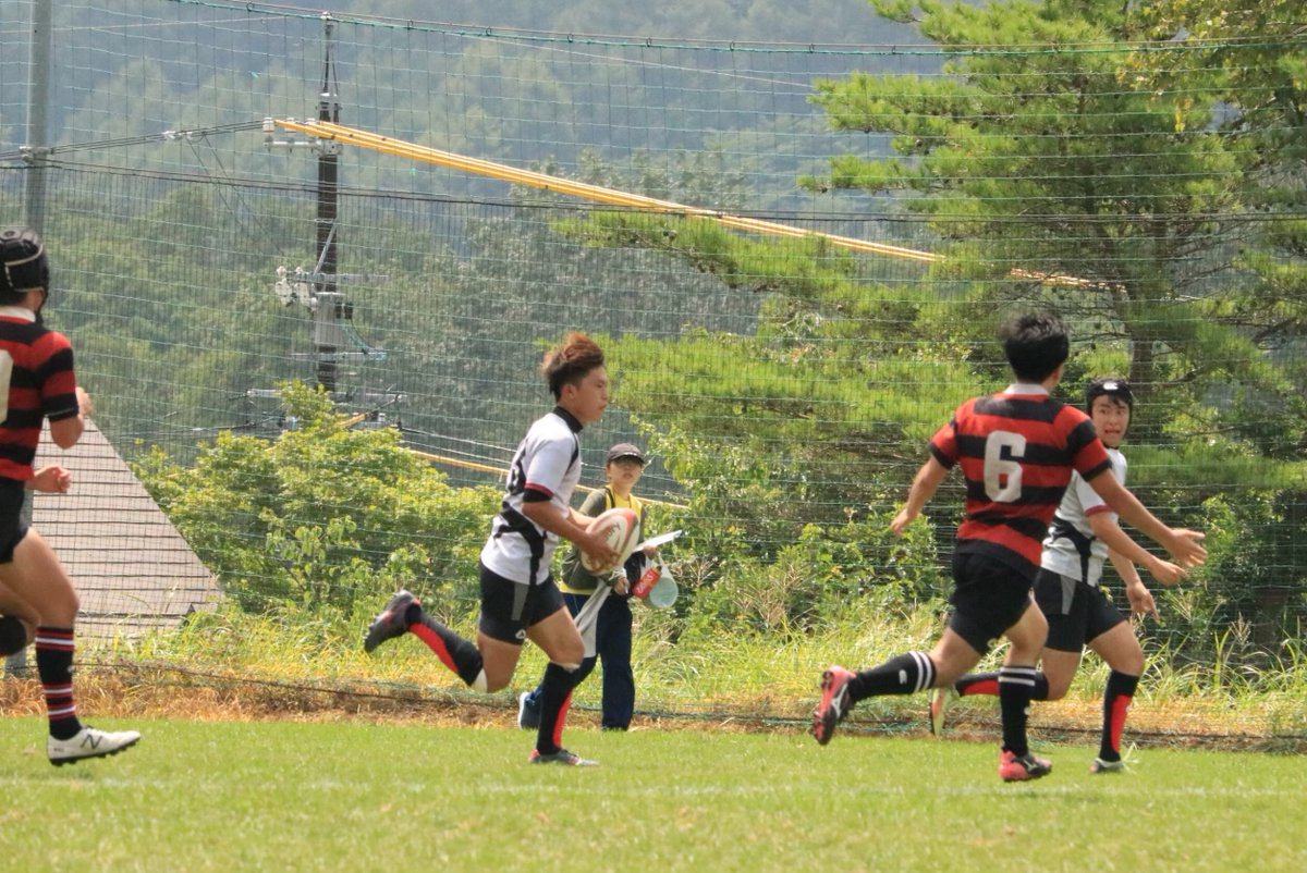 NcuRugby's tweet photo. 🏉部員紹介No.21🏉

①伊東佑真     経済学部.マネジメントシステム学科.2年　FL
②愛知県立一宮西高校　
　ラグビー部
③おすすめの授業
ヘインズの授業
④いい意味で上下関係が緩い https://t.co/3ttnijEK9n