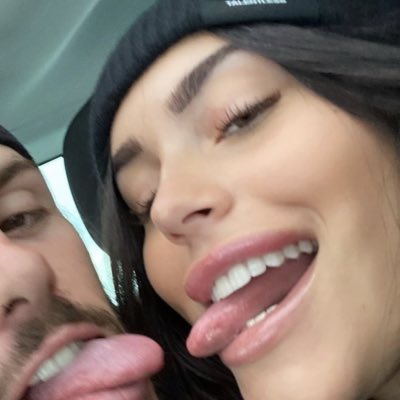 Kissing strangers #NuevaFotoDePerfil