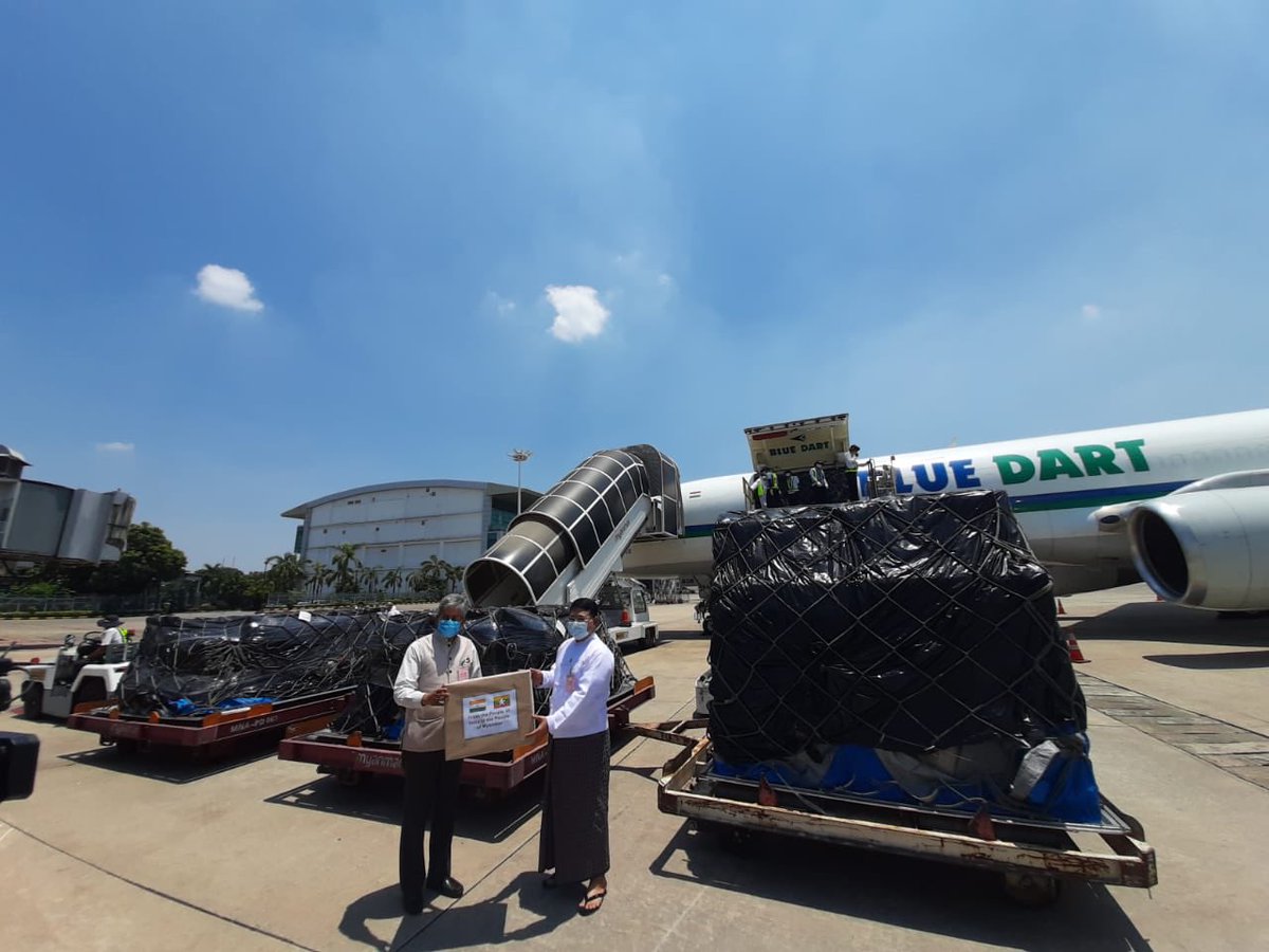 IndiainMyanmar's tweet photo. 🇮🇳 India Myanmar 🇲🇲 
|| Together We Fight 
Against #COVID19 || 
On behalf of the Government of India @AmbSaurabhKumar handed over medical equipment, medicines, and other supplies to the Ministry of Health and Sports at Yangon Airport to support Myanmar’s Healthcare System. https://t.co/K2dMyZZ5ka