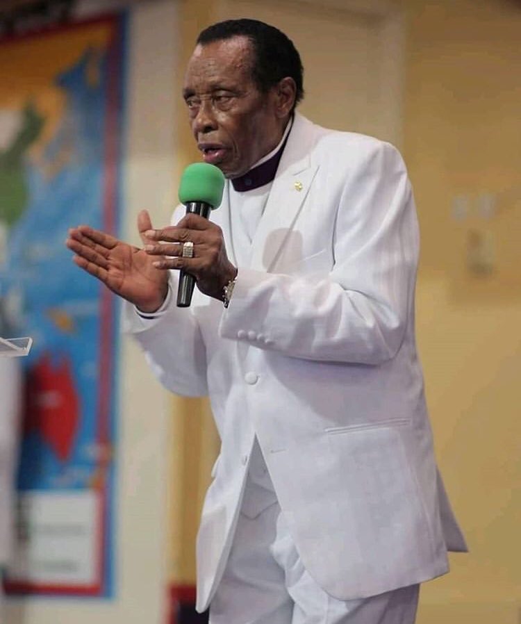 calvinmadulazw's tweet photo. Archbishop Ezekiel Handinawangu Guti at 97 today.HBD babaππ½ #zaogafif #happyreturns https://t.co/uD3x3R3oSm