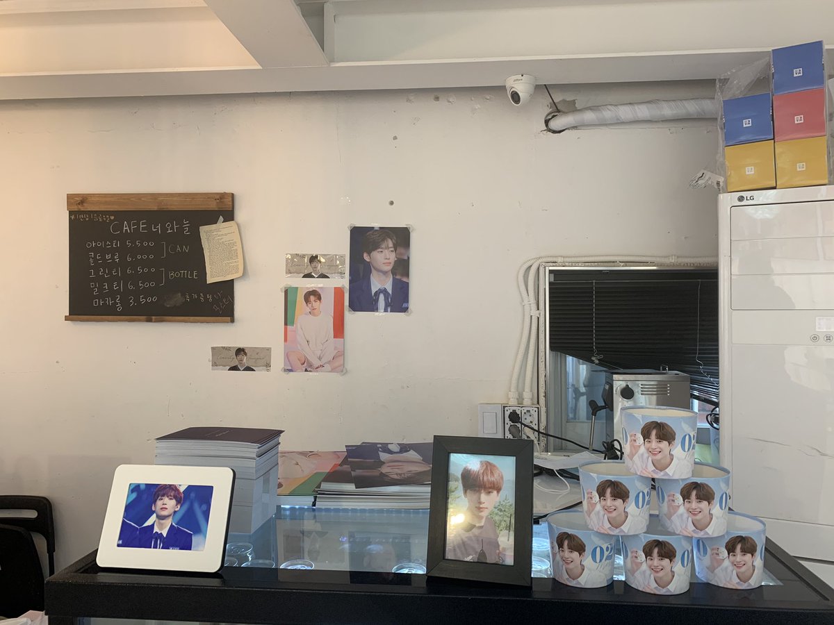 GGU_MMO's tweet photo. #정모야_앞으로도_언제나_옆에_있을게
뒤늦게 올려요😅
이쁜 카페 꾸며주셔서 감사합니다! 
이벤트 마지막날에가서 나눔도 받을 수 있었어요ㅎㅎㅎ 잠시라도 정모와 함께해서 너무나 행복했습니다 감사합니다💜💙
@J_000205 https://t.co/oWEWoe7XiY