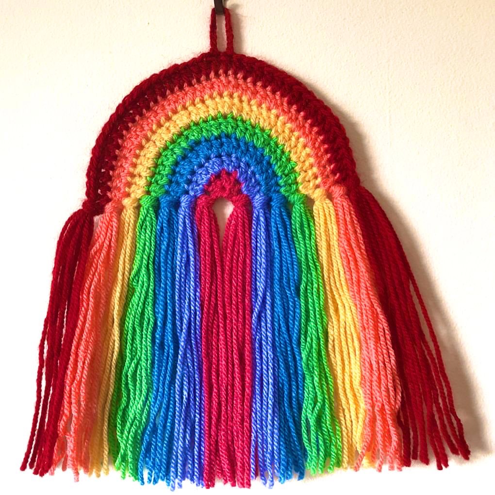 #UKGiftAM #UKGiftHour 
🌈 Rainbow of Hope ... hang on a wall or in your window to bring hope and light for better days to come #handmade #shopindie #shopsmallbusiness #shopsmall #rainbowofhope 
Please see me @beetee_handmade on Instagram or DM here 🌈😀