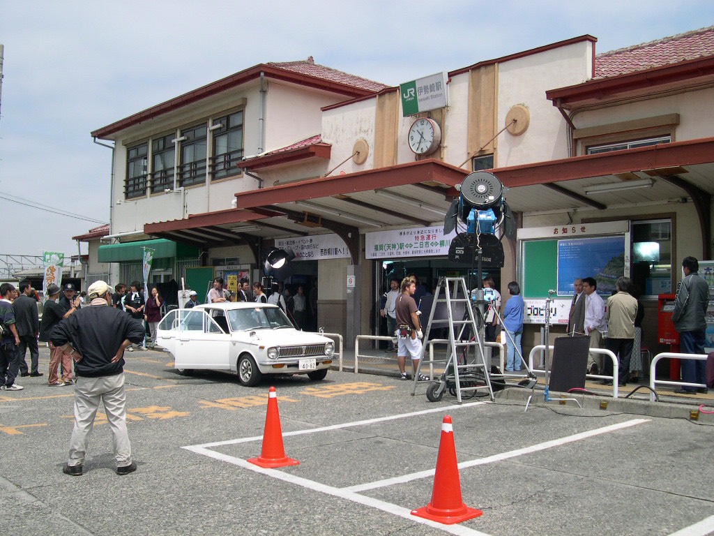 Takasaki Film Commission 高崎fc Stayhome企画no2 作品名 嫌われ松子の一生 06 撮影05 監督 中島哲也 主演 中谷美紀 瑛太 全く様変わりしてしまった 旧jr伊勢崎駅 東武伊勢崎線の駅と地続きになっていて 間にある立ち食いそば屋も当時人気