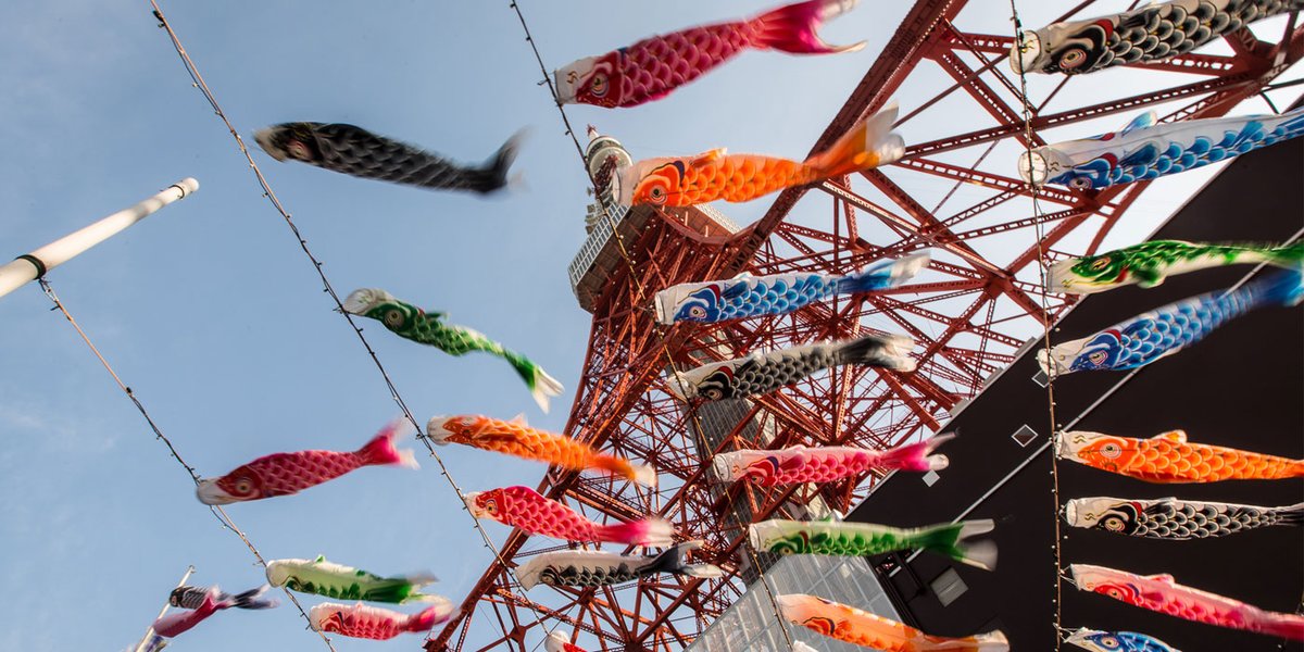 ¡Feliz Kodomo no Hi! Y es que hoy, 5 de mayo, es el "Kodomo no Hi" o día de los niños en Japón. Para la ocasión, las familias decoran el exterior de sus casas con preciosas banderolas de carpas. Te contamos por qué: japonismo.com/blog/mayo-el-m…