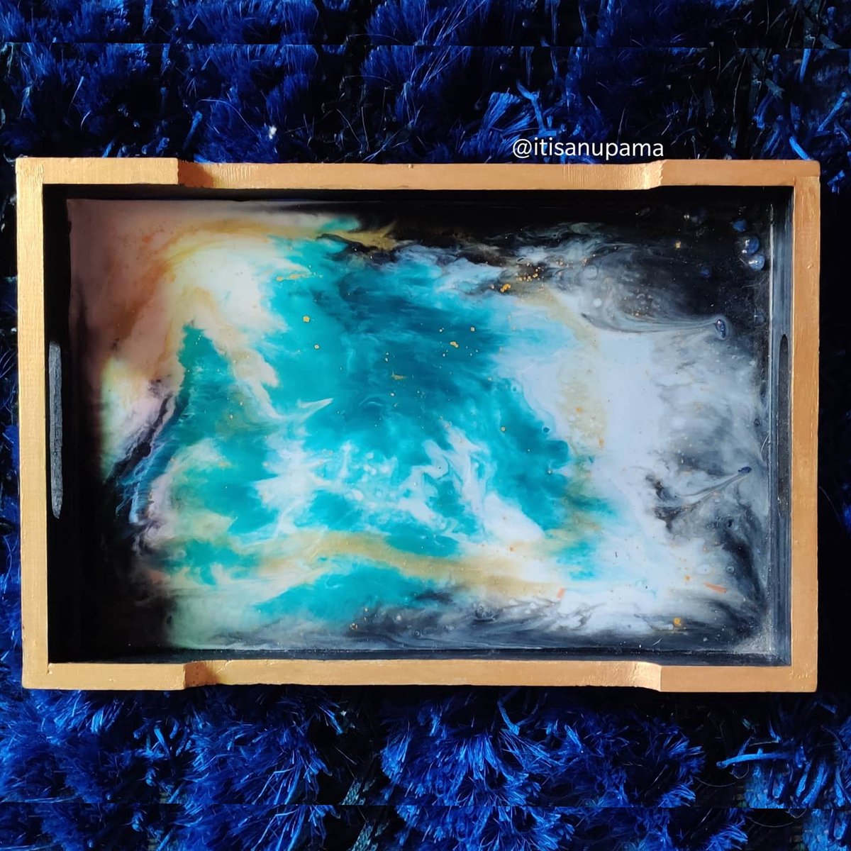 itisanupama's tweet photo. Resin work 
Galaxy themed Tray🌌
#resin #handmade #kitchendecor #tray #galaxy #QuarantineLife #Quarantine #QuarantineActivities #artwork #artist #ArtistOnTwitter #lockdown #activities #India #artistsoninstagram #artists #artistsupportpledge #ArtistVoice #Creative #art #artshare https://t.co/DQ2mrQvAmt