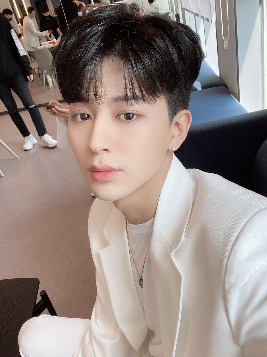 선 tweet media