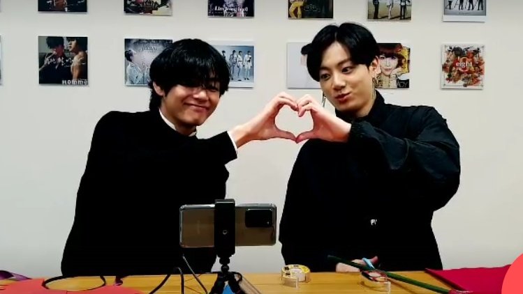 flirtaeguk's tweet photo. TAEKOOK MADE A HEART 💜 https://t.co/3wrC1y8O2t