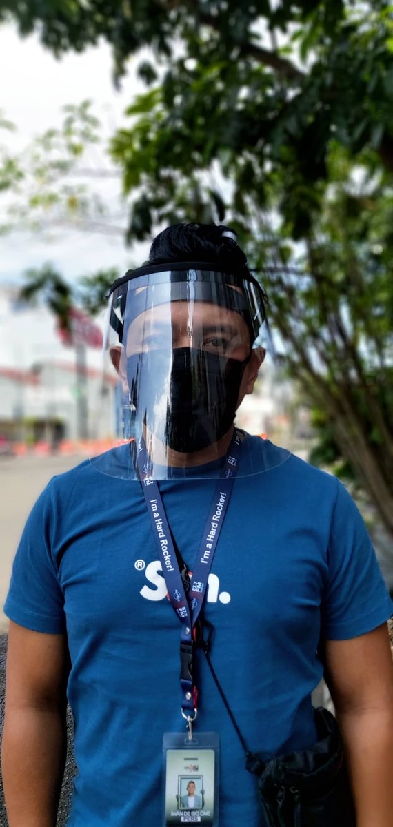 Biar aq aja yg keluar pake masker,km mah di rumah aja pake daster