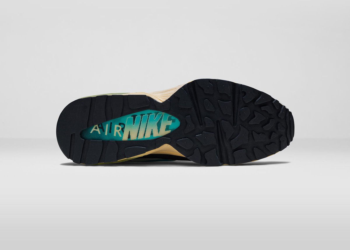sneakerheadgame's tweet photo. The very first Air Max 93 - 1993

The Air Max 93 known as the Air Max 270 because it featured 270 degrees of Air.
 
If the AM 93 gave you superpowers what would they be?
 
#sneakerheadgame #sneakerhead #indiegame #sneakers #airmax93 #nike https://t.co/IYqjjcexti