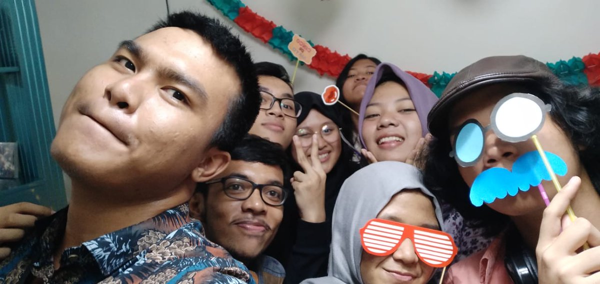 dan pada suatu hari kita diajak datang ke cinco de mayo party sama Daniel! thanks for inviting us, Daniel! kita disitu makan (pastinya haha) sama banyak ngobrol tentang budaya, festivities, dan pokoknya banyak tukeran insight dan nambah wawasan!