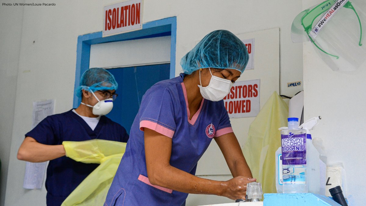 We are supporting women on the front-lines of the #COVID19 pandemic, from promoting flexible working arrangements; to prioritizing services to prevent domestic violence. Donate today, and you, too, can help: unwo.men/jpY750zwdIJ 💙 

#GivingTuesday | #GivingTuesdayNow