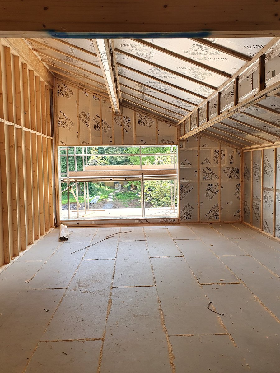 modelprojectsuk's tweet photo. SIPs Stuperstructure complete and preparation for the external cladding.. The house will be super airtight and thermally efficient.. .
.
#creatingbeautifulhomes #newbuildhouse #ecohouse #sips #kingspan #kingspantek #housedesign #newhouse #moderndeisgn #moderhouse https://t.co/GQPY9S9hZ1