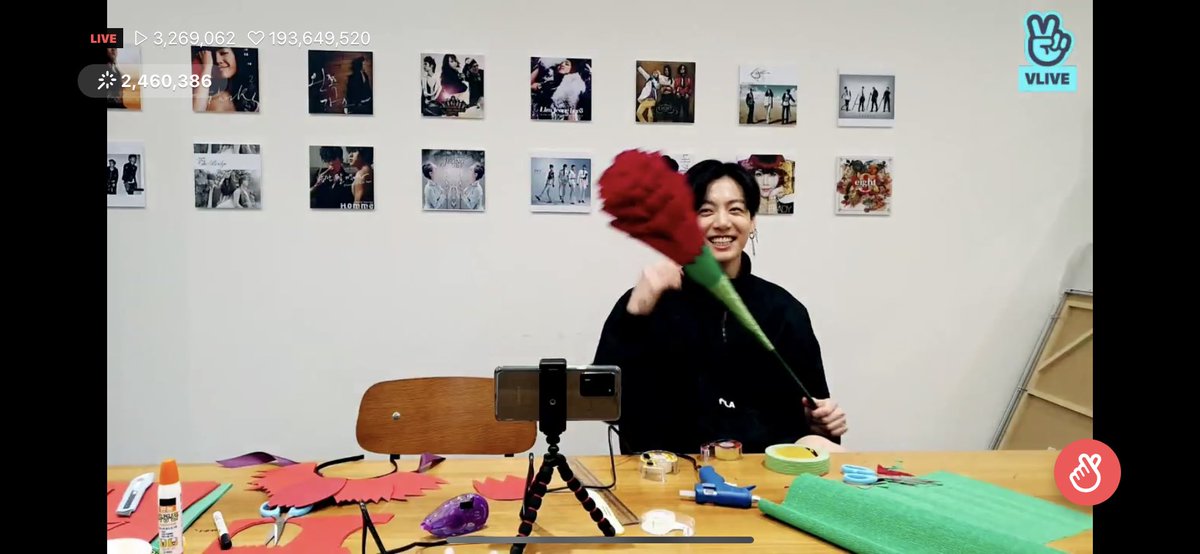 mila_army7's tweet photo. @BTS_twt THEY REALLY ENDING IT π₯Ίπ #BTS #BTSARMY #BTS #ARMY #taekook #Taehyung #Jungkook #Mahalkokoyo #itended #VLIVE https://t.co/BtRZi0TFVd