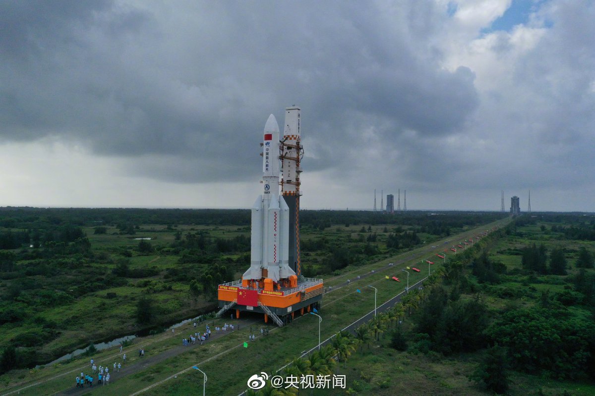 CCTV updated the announcement with few pics from the rollout.：  https://www.weibo.com/2656274875/J0wkReBOL