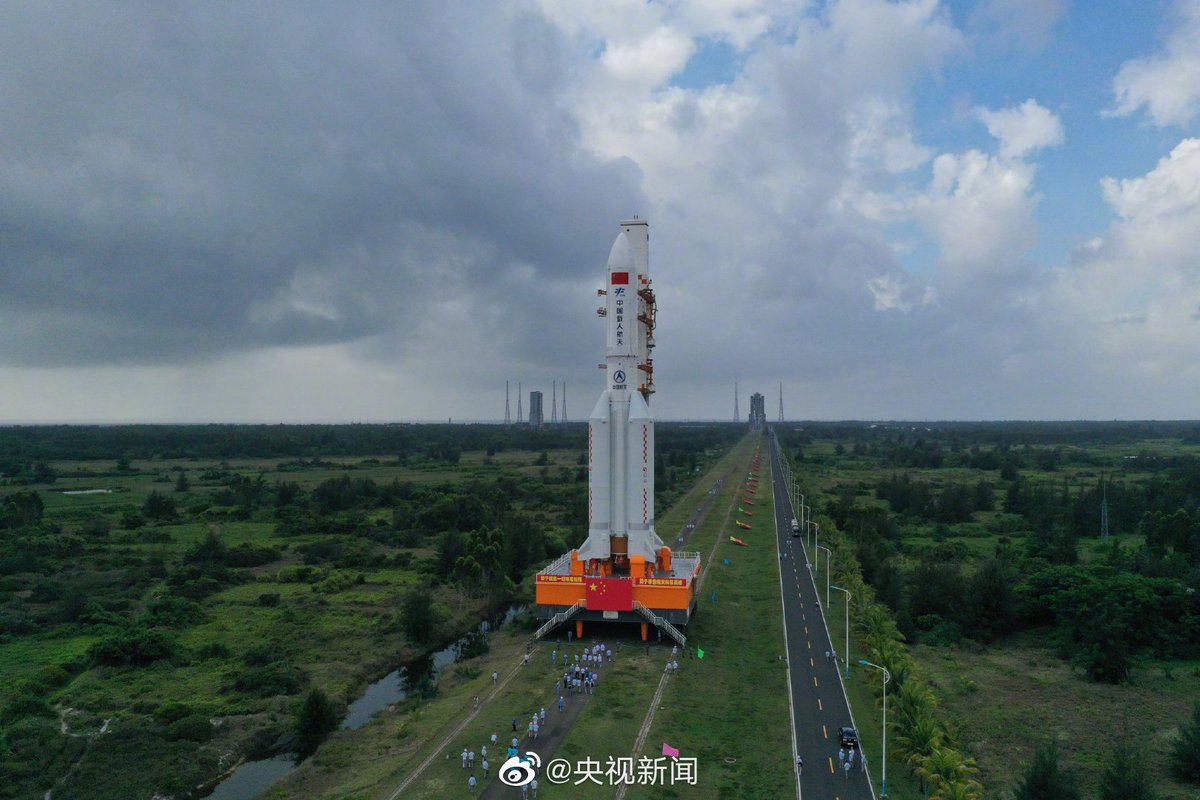 CCTV updated the announcement with few pics from the rollout.：  https://www.weibo.com/2656274875/J0wkReBOL