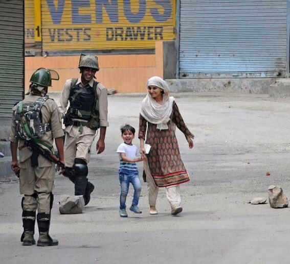 sushtany's tweet photo. Such photographs won't win any international awards &amp; critical acclaim #Pulitzer 

Because they don't fit in the "Narrative" 
#Kashmir https://t.co/LI56Xcg6Ds