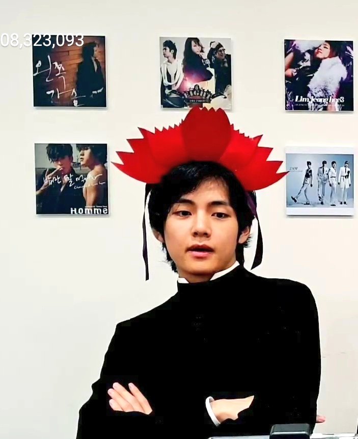 dynamiteAmi821's tweet photo. The flower boy of BTS!! The flower of ARMY ! 💜💜🌹 https://t.co/q9lP4z5MHL
