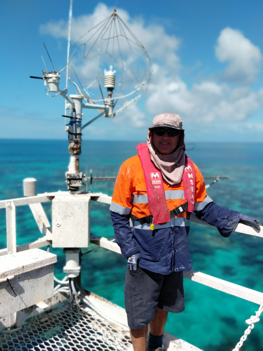 aims_gov_au's tweet photo. AIMS field techs carried out routine servicing of the Davies Reef weather stations last week from #RVSolander. Our network of in-water stations are the only in-situ real-time #ocean and #weather data available the #GreatBarrierReef.

Check out the data: https://t.co/LkZeNZQyoR https://t.co/HTyaLsC3LE