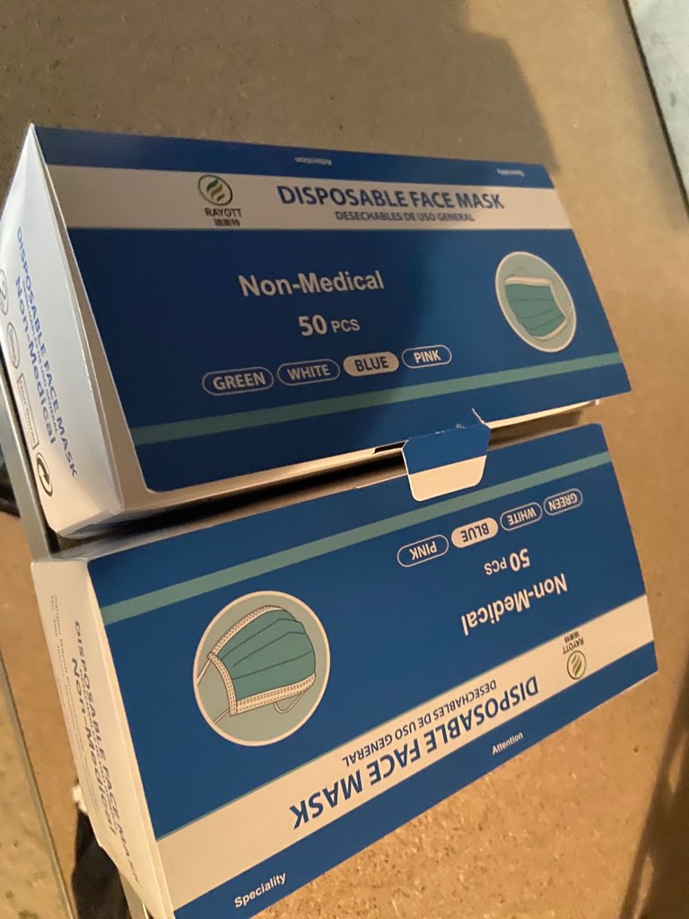 PSavoldelli94's tweet image. Petit calcul de la journée ! 👨‍💼

Achat à Franprix de masques pour une famille de 5 : 2 adultes et 3 jeunes de 20, 19 et 15 ans ➡️pour deux boites de 50 masques, à usage unique pour une durée de 4h max, on en est à pratiquement 100€ ... 💸