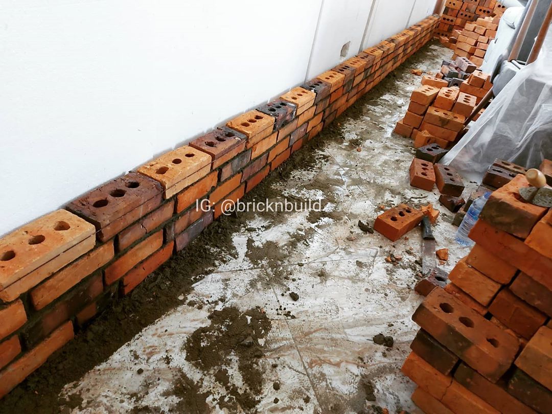 bricknbuildgh's tweet photo. Started out with the interior brick walls. This will further insulate the rooms from excessive heat. .
#interiorspaces #bricknbuild #realestateghana #ghanahomes #natural #insulation #betterhomes #COVID19 https://t.co/9oRBhmzTUf