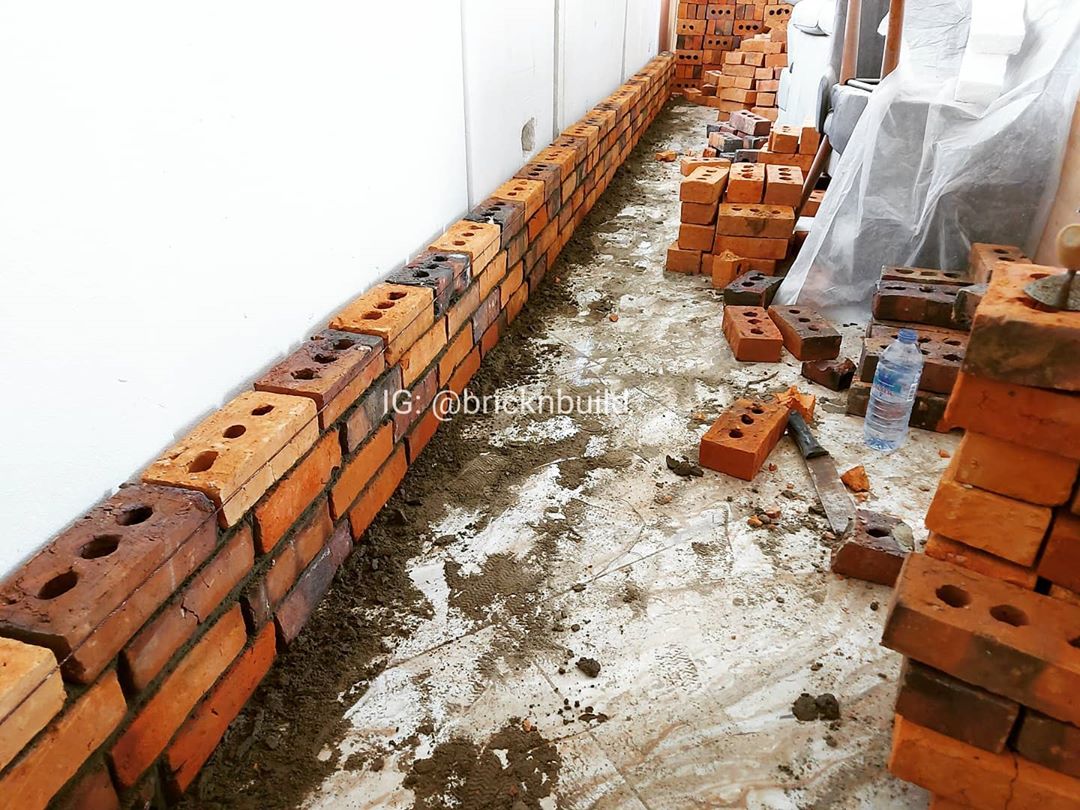 bricknbuildgh's tweet photo. Started out with the interior brick walls. This will further insulate the rooms from excessive heat. .
#interiorspaces #bricknbuild #realestateghana #ghanahomes #natural #insulation #betterhomes #COVID19 https://t.co/9oRBhmzTUf