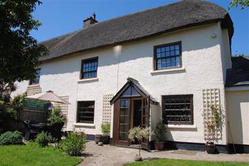 Do you know a hard-working NHS worker in need of a free holiday? @SweetcombeC are offering just that as a thank you! Head on over to their Facebook or Instagram and nominate now!

#Sweetcombe #treatourNHS #Free #Holiday #Cottage #Competition

grow-media.co.uk/business-news/…