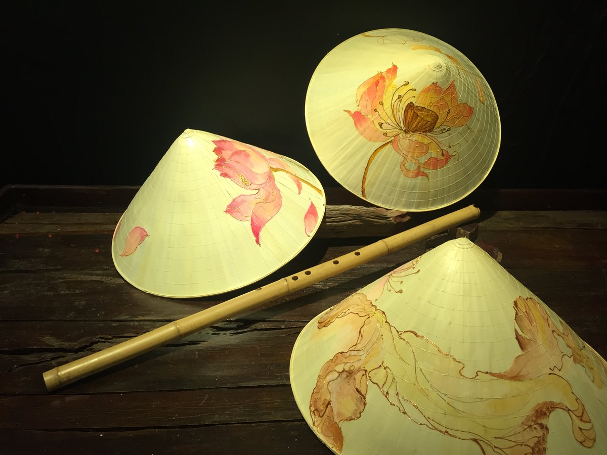 bsartstudiovn's tweet photo. Creation comes from poetry, music and the beauty of nature.

#bsartstudio #vietnam #nonla #vietnamconicalhat #traditional #vietnamculture #vietnamtradition #royalpattern #mucsicalinstrument #flute #lotus  #art #create #idea #unique https://t.co/fL9MAMB9vk