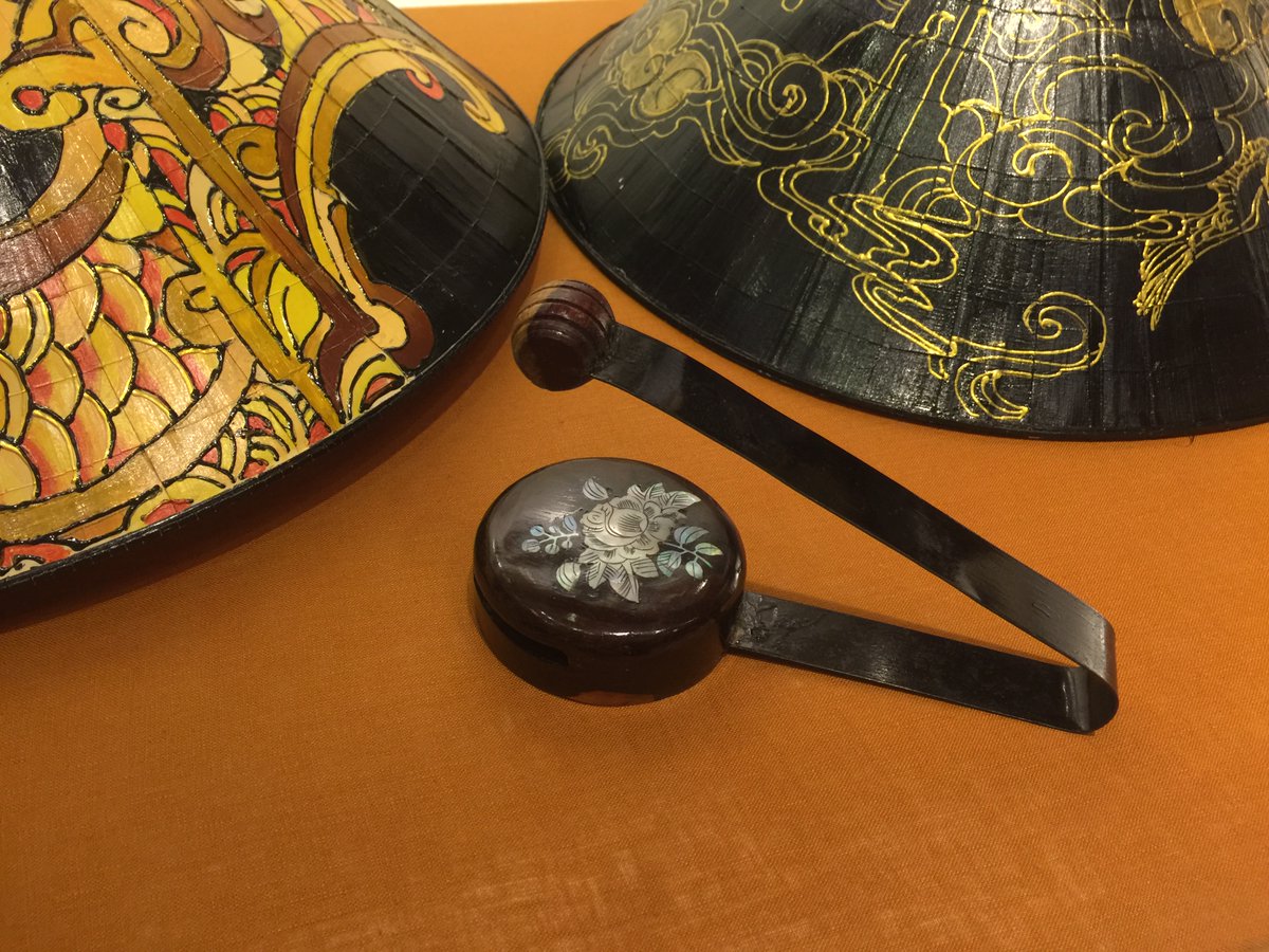 bsartstudiovn's tweet photo. Creation comes from poetry, music and the beauty of nature.

#bsartstudio #vietnam #nonla #vietnamconicalhat #traditional #vietnamculture #vietnamtradition #royalpattern #mucsicalinstrument #flute #lotus  #art #create #idea #unique https://t.co/fL9MAMB9vk
