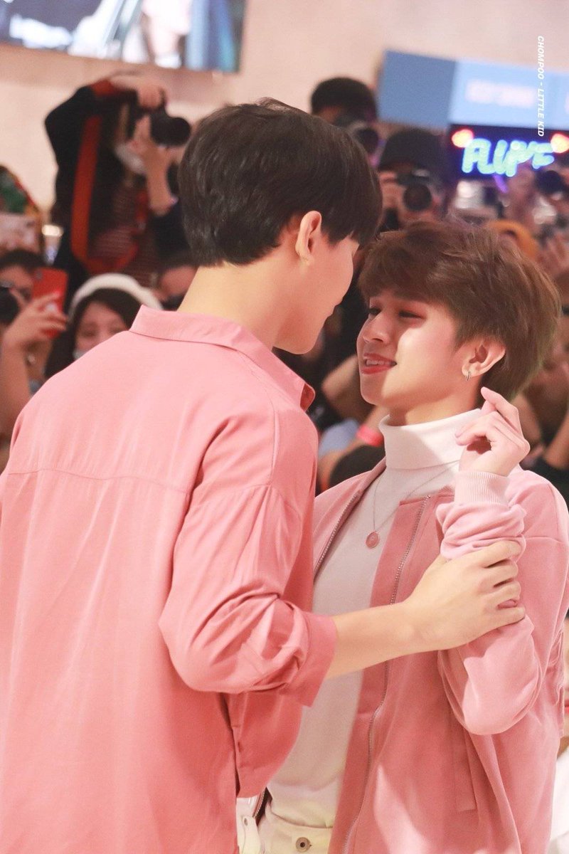 Han_yu_nuo's tweet photo. 每天为别人的爱情磕秃了头
也罢，他们更重要😂
#mewgulf #meanplan
#OhmFluke #offgun https://t.co/uZf1KlubBD