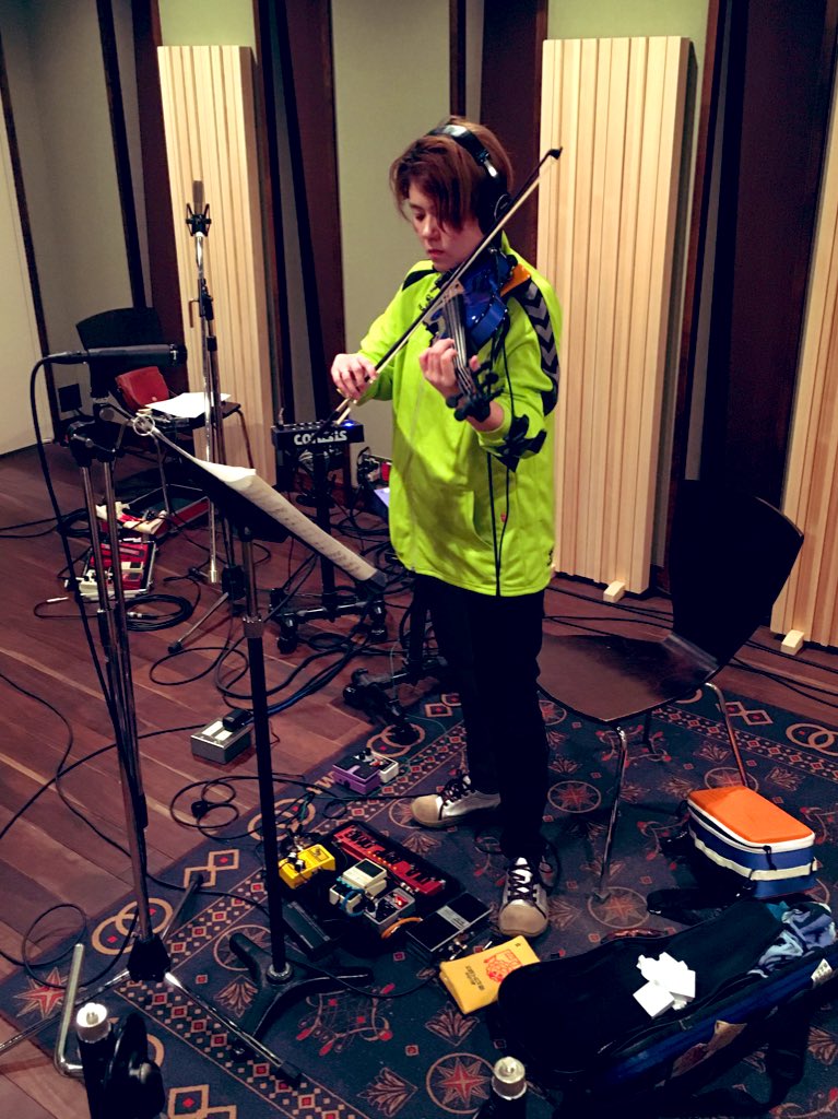 HarmonicaCreams's tweet photo. 新アルバム作曲者紹介
#大渕愛子 /#フィドル
アレンジメント by #ハモニカクリームズ
#2 memento mori
#5 lights#124
#6 Finisterrae
#9 Oracion
最近ジャージにハマってる。
#AikoObuchi #harmonicacreams #睡リイラズ #Nemuriirazu #Pvain #Pヴァイン #celt #blues #rock #electro #Drums https://t.co/n3FZBlo9jp