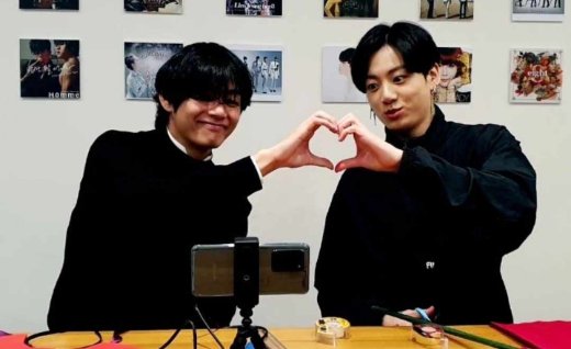 Maruz_12's tweet photo. @BTS_twt ¿Estos son tus ídolos?

...

¡PUES OBVIO QUE POR SUPUESTO QUE SÍ!💜🌹 https://t.co/Vb3DObpmr0