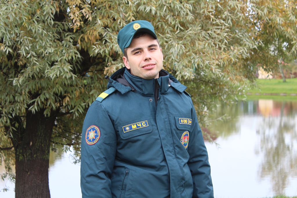 112MINOBL's tweet photo. В свободное от службы время спасатель Андрей Трепашко оказал помощь попавшим в ДТП
https://t.co/GZlfLNlfi5 https://t.co/TBz8pF8ZuR