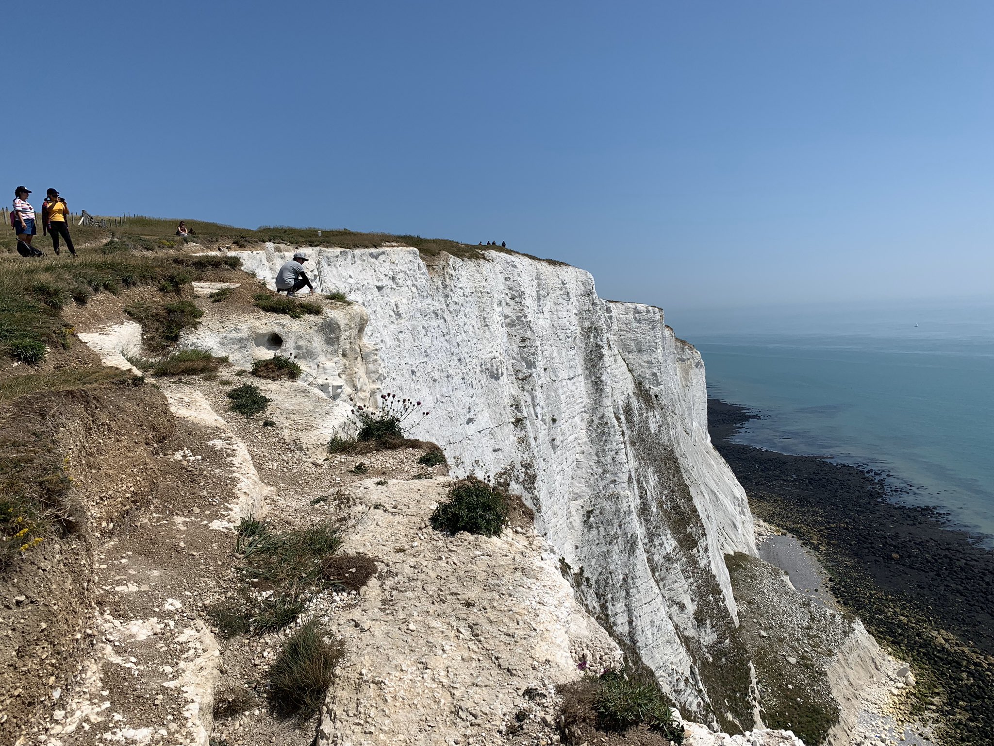 シモダアサミ White Cliffs Of Dover 本当に白い崖 生まれて初めて見る白い崖に感動 あまりに気に入りすぎて二日連続で行ってしまった ここではなぜか私のiphoneの時計はフランス時間になっていました 私の英国一押しスポット
