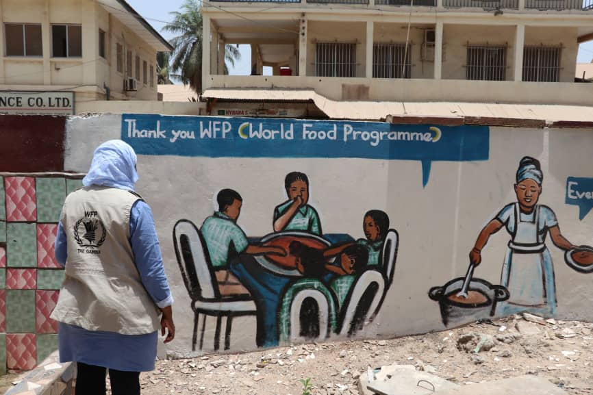WanjaKaaria's tweet photo. Triple risks of #COVID19; #Schools closure means no #SchoolFeeding often the only nutritious meal of the day; Families suffer increased burden of child care; Markets closed means no daily wage for most parents;
@WFP to give #TakeHomeRations to children. @WFP_WAfrica @UNGambia https://t.co/K1hBeLBuRB