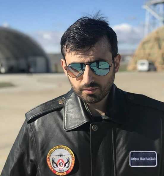 #MilliTeknolojiHamlesi söylemiyle bu ülkenin gençlerine ışık tutan, bilimde teknolojide yol gösteren ve bu ülkenin istikbali uğruna gece gündüz demeden emek veren
#SelcukBayraktarYalnizDegildir