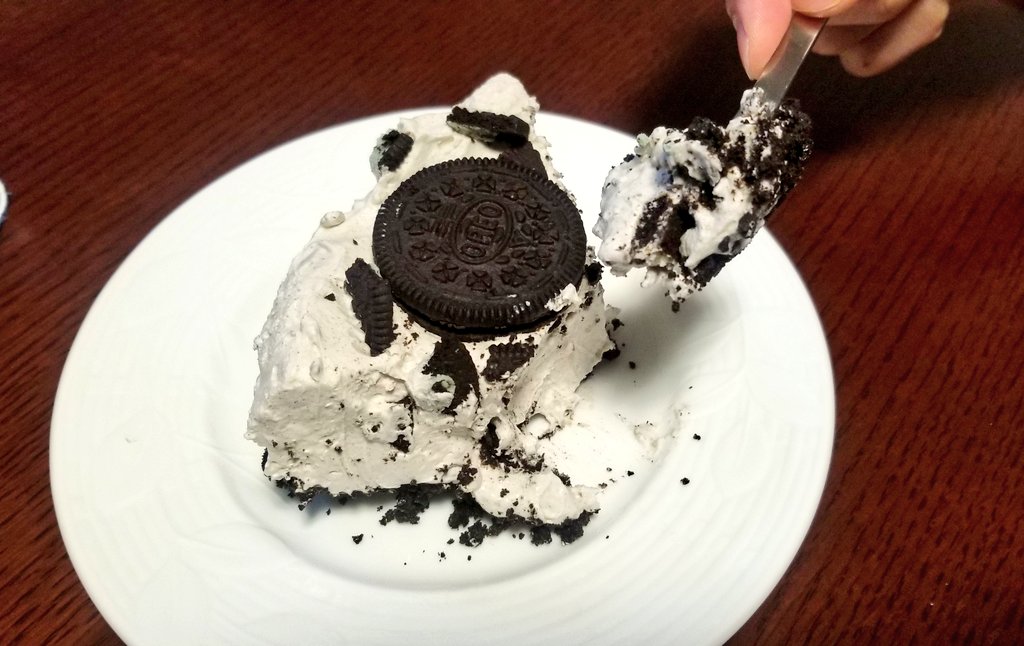 家庭専属料理人maa おやつに オレオチーズケーキ を作ってみました チョコミン党 夫婦なので ミントオレオ を使って これが 韓国カフェ 人気の味なのか 正直 一口目が一番美味しくて 胃がもたれそう 笑 T Co Zmflg3zzie