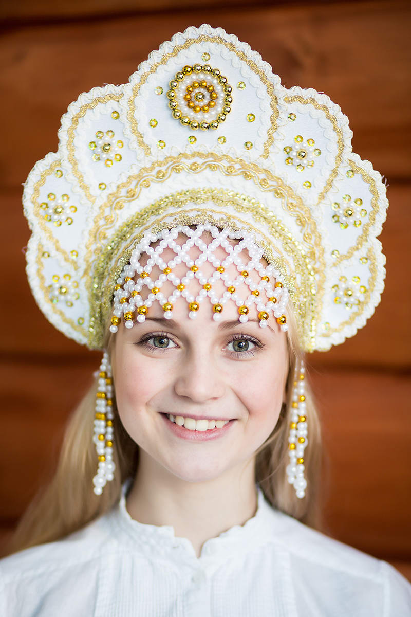 Кокошник. Украшение кокошника. Кокошник русский народный. Русский костюм с кокошником. Русский кокошник. Кокошник. Украшение кокошника. Кокошник русский народный. Русский костюм с кокошником.