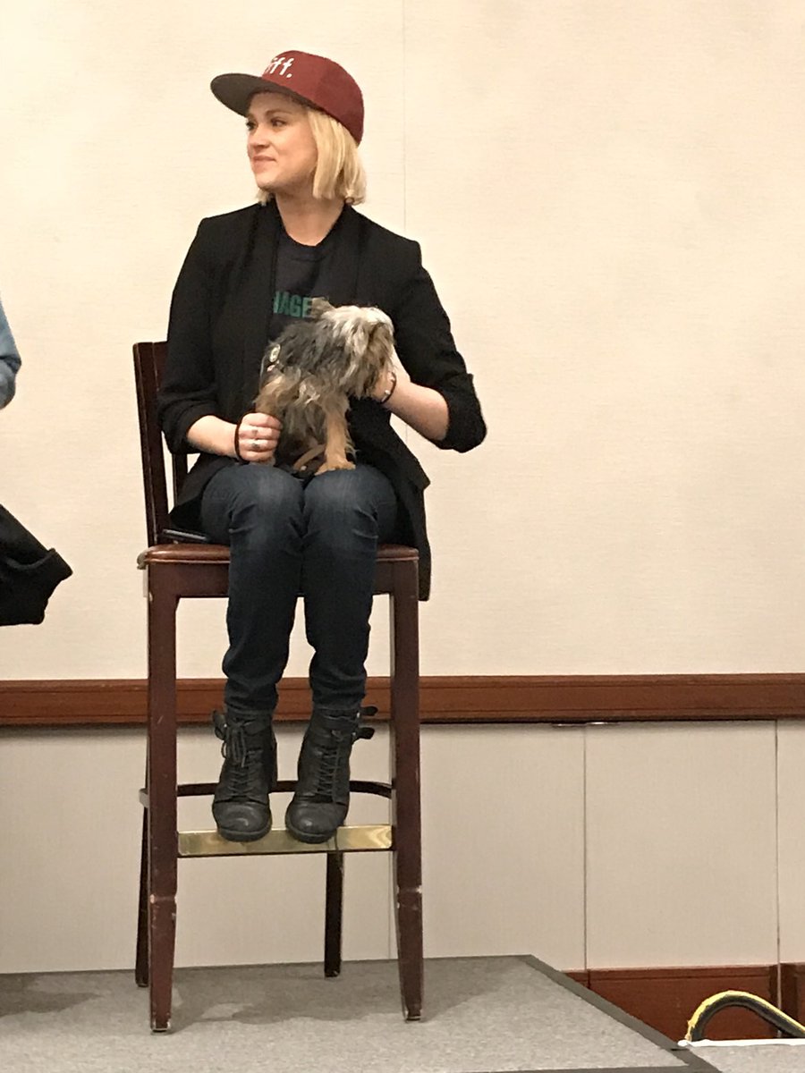 SpainBellarke's tweet photo. #FOTO Nuevas fotos de Bob y Eliza durante #Conageddon2 (via @BellarkeMer) #Beliza #The100 https://t.co/hH71YogQJ7