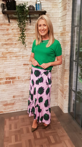IrelandAMVMTV's tweet photo. .@ciarathedoc wearing @aria_boutique this morning #Irlam https://t.co/8neUEIFfk3