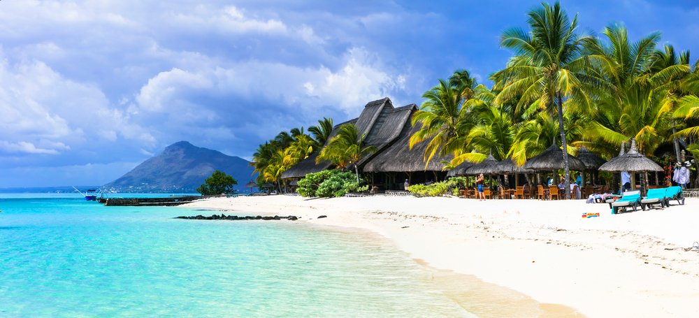um24_pl's tweet photo. Mauritius - mały raj gdzieś na środku Oceanu Indyjskiego! Niebiańskie plaże, turkusowa woda, idealna pogoda. Mieszkańcy wyspy są niesamowicie serdecznie nastawieni. 🌴🌊⠀

#podroze #podróże #podrozniczka #podróżnik #biuropodróży #um24pl #mauritius #madagaskar #wakacje https://t.co/WkdNyY2iIN