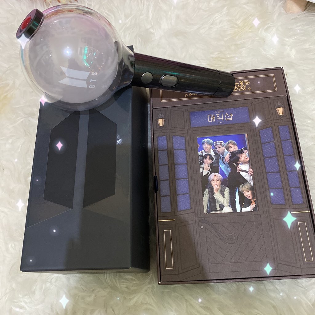 Yerimakoo's tweet photo. GIVEAWAY TAEKOOK LIVE AND SELCA!!
untuk followers 🤗 

1 Armybomb Mots SE
1 Dvd Muster 5th

Like and RT 

End asap💜 https://t.co/nIY08UlYGX