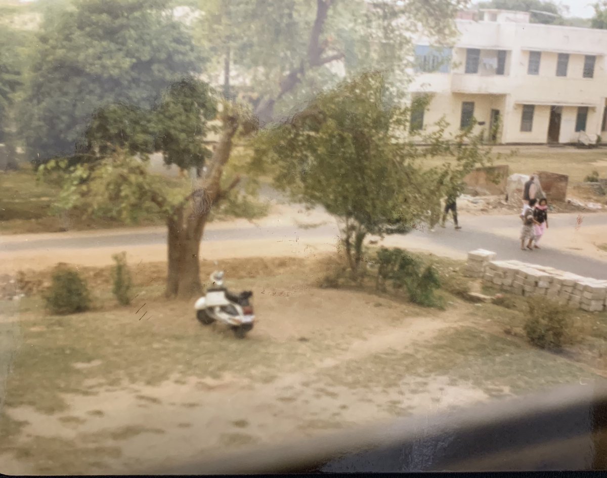 pafcoms's tweet photo. My #FirstVehicle #VehicleTwitter 
LML Vespa T5

And Yours❓

#AskFive

@MODIfiedVikas @iAbhiAcharya @TajinderBagga @SandeepN9NE @bhav2406 https://t.co/4nxaElZDUM