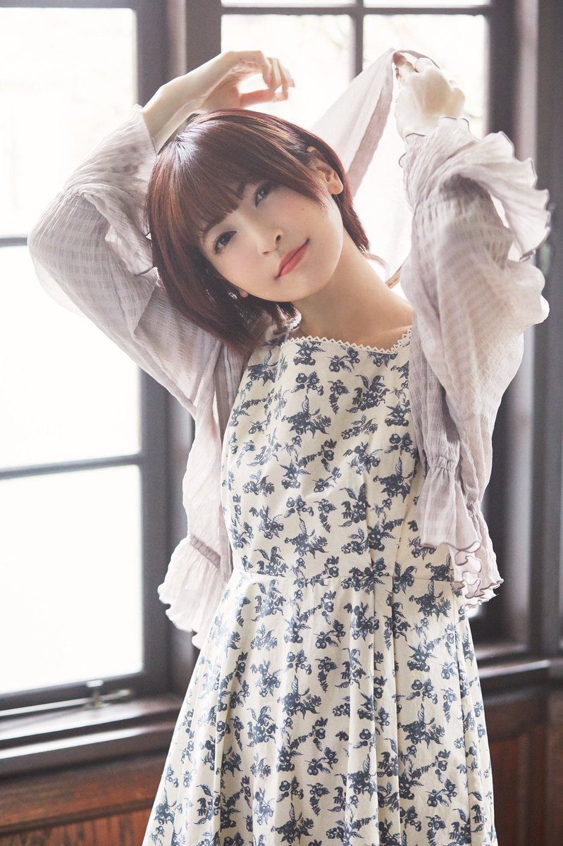 神田沙也加ちゃん可愛過ぎかよ ブルーベリー柄のワンピース も可愛いけど 沙也加ちゃんにしか目がいかないという