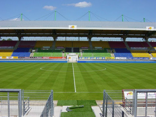 Clapping tweet media