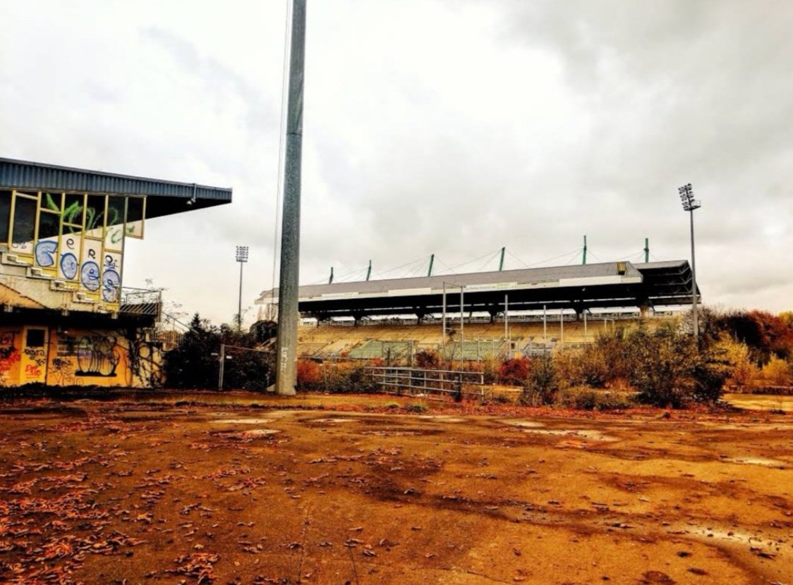 Clapping tweet media